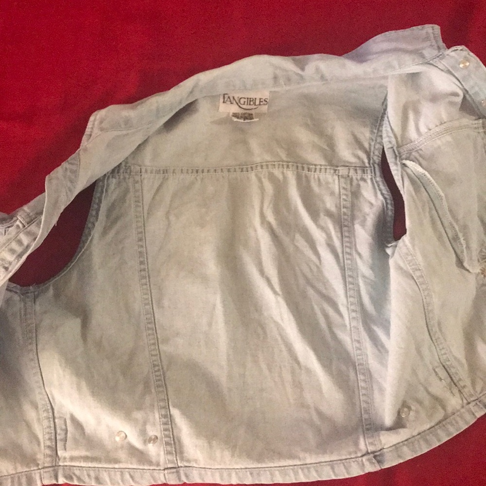 Cute Vest Button down - Picture 9 of 9